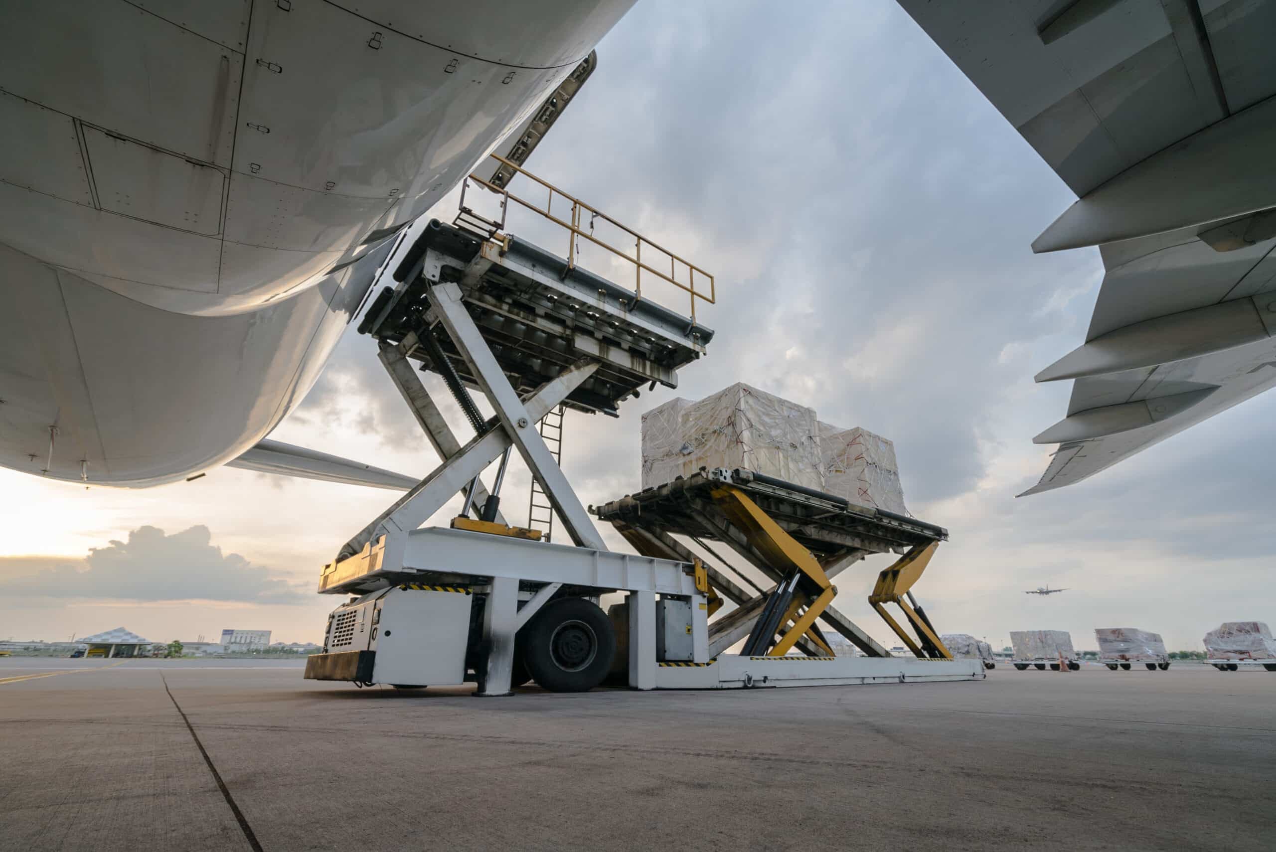 Loading,Cargo,Outside,Cargo,Plane